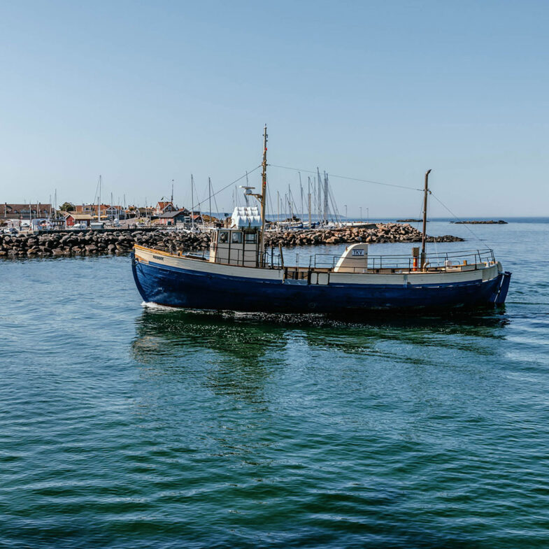 Turbåten Nanny utanför Torekovs hamn